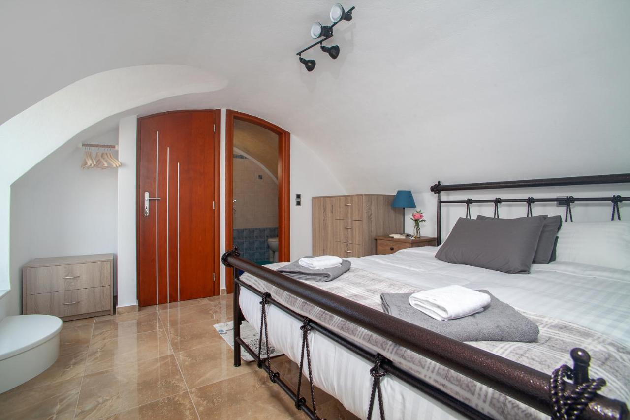 Sunrise Apartment Santorini Emporio  Dış mekan fotoğraf